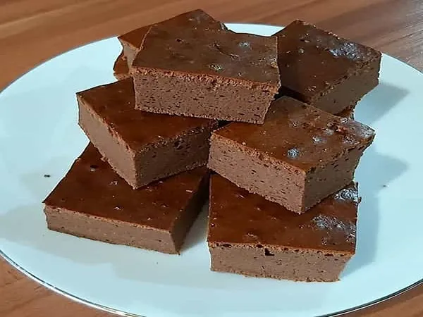 خرید و قیمت انواع کیک خرمایی یخچالی